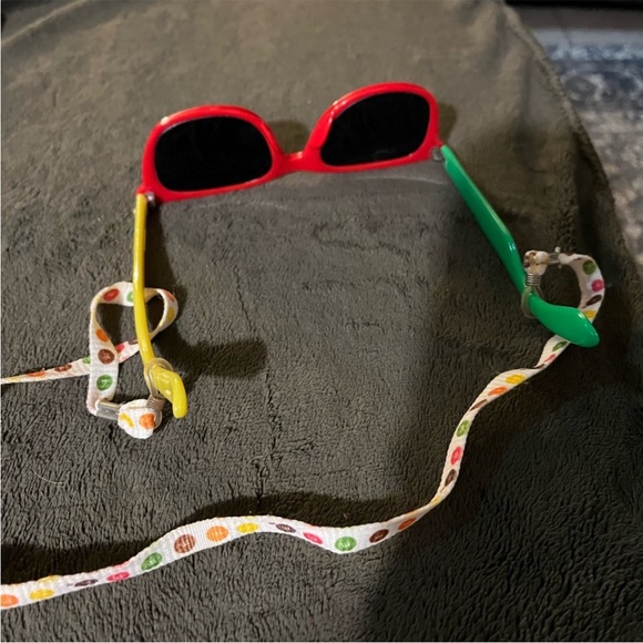 How to Train your dragon  keychain, M&M glasses, California raisin, mini narwhal - Picture 9 of 13